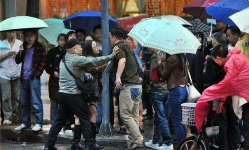 延吉情侣吃瓜事件,一场引发网友热议的甜蜜误会