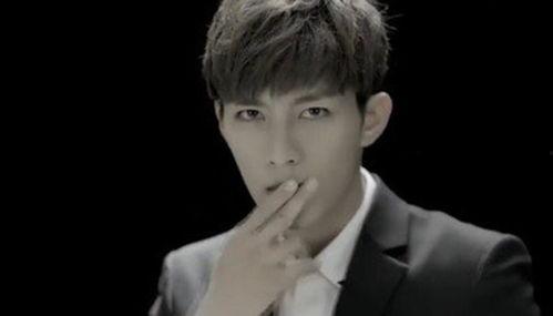 吃瓜群众偷看男朋友,揭秘甜蜜背后的秘密