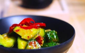 吃袋装酸辣瓜,轻松享受夏日清爽