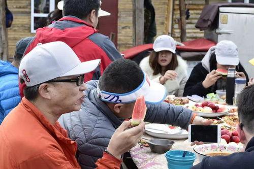 光华路吃瓜群众,吃瓜群众的欢乐盛宴